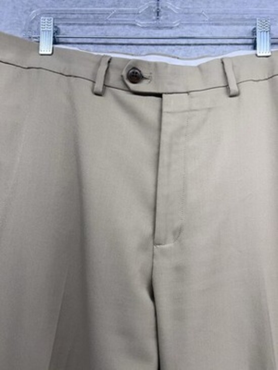 Hagger Mens Khakis Size 36x30 Classic Fit Beige Buttons Belt Loops Vietnam - Picture 2 of 11